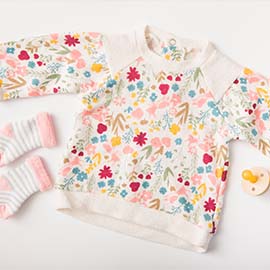 Premium baby gift box with swaddle beanie and bib by Evara